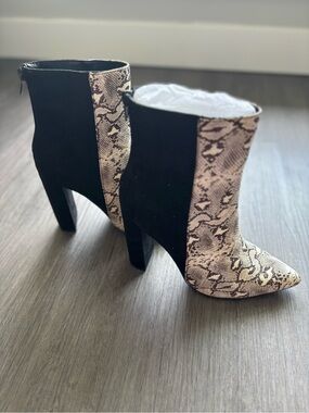 NWOT Lulu's Black & Snake-Print Ankle Boots